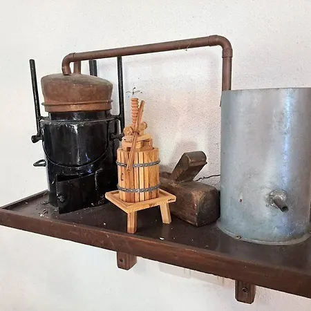 Wine House Marlais Ston