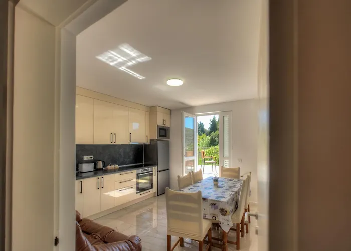 Wine House Marlais * Stone Harbor